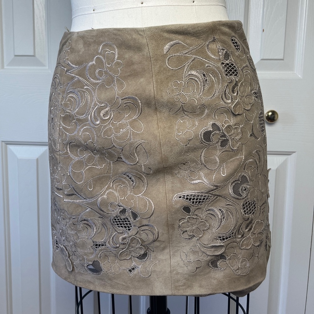 BNWT Elie Tahari Tan Embroidered Leather Suede Cut Out Mini Pencil Skirt Size 2
